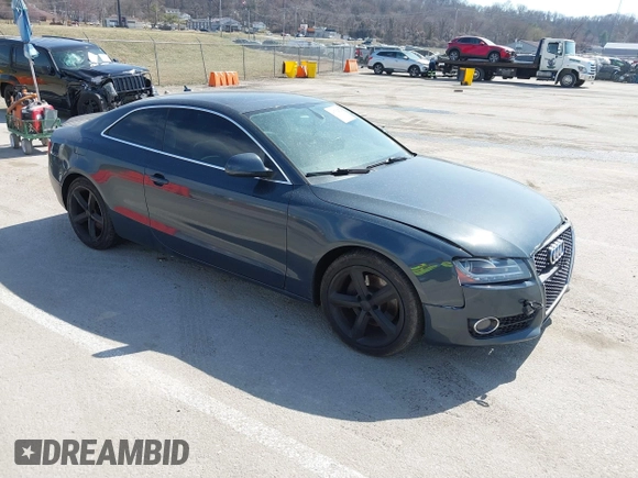 2009 Audi A5 z VIN WAUDK78T09A017324, wystawiony jako IAAI lot #41792872 z przebiegiem 212 612 mil mil oraz . Historia ofert i sprzedaży dostępna na DreamBid. Obrazek 1.