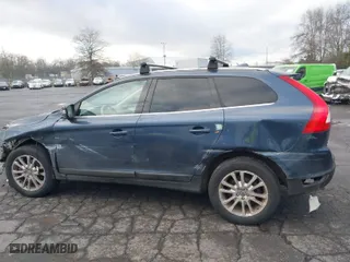 2010 Volvo XC60 3.0T with VIN YV4992DZ2A2119737, listed as a IAAI auction lot 41313329 with 101,112 mi miles. Bid and sale history available at carsss.com. Image 15.
