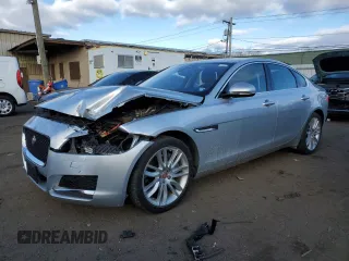 2016 Jaguar XF 35t Prestige with VIN SAJBK4BV7GCY16202, listed as a Copart auction lot 87995655 with 47,283 mi miles and Salvage Title. Bid and sale history available at carsss.com. Image 1.