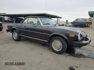 1975 FIAT 124 Spider z VIN 124CS10095845, wystawiony jako Copart lot #86344634 z przebiegiem 86 863 mil mil oraz Czysty tytuł • Clean title. Historia ofert i sprzedaży dostępna na DreamBid. Obrazek 4.