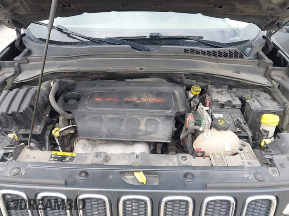 2017 Jeep Renegade Latitude with VIN ZACCJBBB0HPE88196, listed as a IAAI auction lot 42076789 with 127,008 mi miles. Bid and sale history available at carsss.com. Image 10.