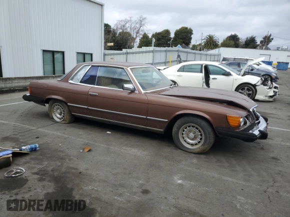 1979 Mercedes-Benz SLC с VIN 10702412025628, выставлен на аукционе Copart как лот 42388515 с пробегом 167 898 миль миль и Списание • Salvage title. История ставок и продаж доступна на DreamBid. Изображение 4.