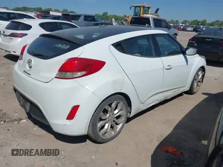 2013 Hyundai Veloster w/Black Int z VIN KMHTC6AD6DU107198, wystawiony jako IAAI lot #41983969 z przebiegiem 164 819 mil mil oraz . Historia ofert i sprzedaży dostępna na DreamBid. Obrazek 4.