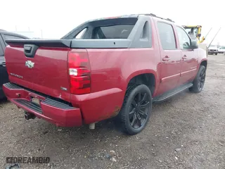 2007 Chevrolet Avalanche LTZ with VIN 3GNFK12327G250385, listed as a IAAI auction lot 42017322 with 243,674 mi miles. Bid and sale history available at carsss.com. Image 4.
