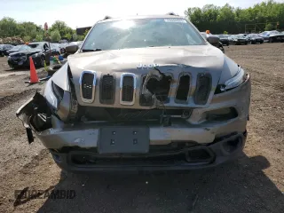 2017 Jeep Cherokee Latitude z VIN 1C4PJMCB3HW602710, wystawiony jako Copart lot #59660665 z przebiegiem 119 158 mil mil oraz Szkoda całkowita • Salvage title. Historia ofert i sprzedaży dostępna na DreamBid. Obrazek 5.