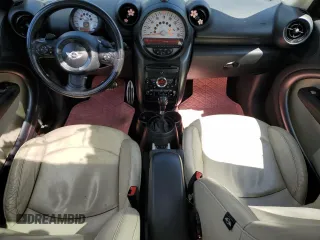 2013 MINI Countryman S ALL4 z VIN WMWZC5C56DWP33270, wystawiony jako Copart lot #56804085 z przebiegiem 141 637 mil mil oraz Szkoda całkowita • Salvage title. Historia ofert i sprzedaży dostępna na DreamBid. Obrazek 8.