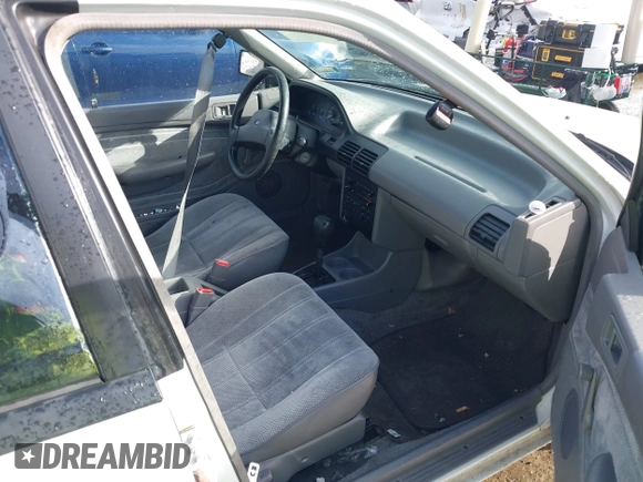 1993 Ford Escort z VIN 3FAPP13J9PR205353, wystawiony jako IAAI lot #41837169 z przebiegiem 4016 mil mil oraz . Historia ofert i sprzedaży dostępna na DreamBid. Obrazek 5.