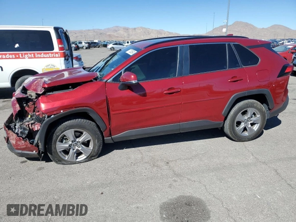 2022 Toyota RAV4 XLE with VIN JTMW1RFV0ND095383, listed as a Copart auction lot 77635504 with 30,886 mi miles and Salvage Title. Bid and sale history available at carsss.com. Image 1.