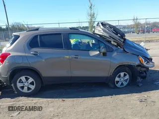 2021 Chevrolet Trax LT with VIN KL7CJPSB4MB339238, listed as a IAAI auction lot 40836414 with 32,920 mi miles. Bid and sale history available at carsss.com. Image 13.