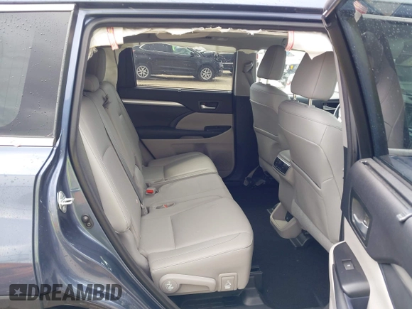 2015 Toyota Highlander XLE z VIN 5TDJKRFH5FS080160, wystawiony jako IAAI lot #42037799 z przebiegiem 135 694 mil mil oraz . Historia ofert i sprzedaży dostępna na DreamBid. Obrazek 8.