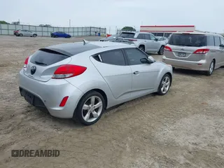 2012 Hyundai Veloster w/Gray Int с VIN KMHTC6AD5CU036042, выставлен на аукционе IAAI как лот 42423678 с пробегом 132 909 миль миль и . История ставок и продаж доступна на DreamBid. Изображение 4.