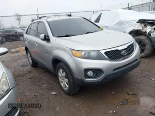 2013 Kia Sorento LX with VIN 5XYKT4A64DG353884, listed as a IAAI auction lot 42018774 with 182,069 mi miles. Bid and sale history available at carsss.com. Image 1.