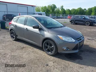 2012 Ford Focus SE z VIN 1FAHP3K23CL187354, wystawiony jako IAAI lot #42333266 z przebiegiem 147 164 mil mil oraz . Historia ofert i sprzedaży dostępna na DreamBid. Obrazek 1.
