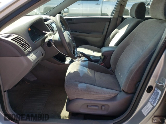 2002 Toyota Camry LE z VIN 4T1BE32KX2U037722, wystawiony jako Copart lot #58482805 z przebiegiem 154 207 mil mil oraz Szkoda całkowita • Salvage title. Historia ofert i sprzedaży dostępna na DreamBid. Obrazek 7.