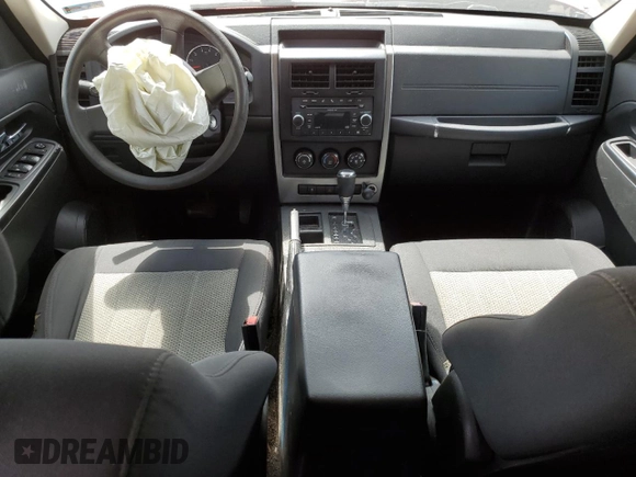 2010 Jeep Liberty Sport z VIN 1J4PP2GK0AW164807, wystawiony jako Copart lot #52411825 z przebiegiem Nie podano mil oraz Szkoda całkowita • Salvage title. Historia ofert i sprzedaży dostępna na DreamBid. Obrazek 8.