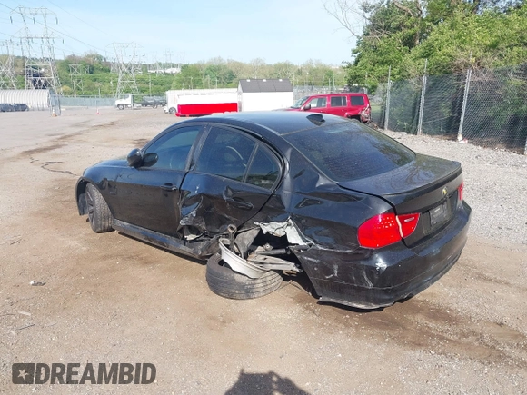 2011 BMW 3 Series 328i xDrive z VIN WBAPK5G55BNN79304, wystawiony jako IAAI lot #42166372 z przebiegiem 115 730 mil mil oraz . Historia ofert i sprzedaży dostępna na DreamBid. Obrazek 3.