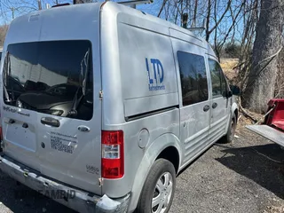 2011 Ford Transit Connect XL z VIN NM0LS6AN9BT062340, wystawiony jako Copart lot #53852135 z przebiegiem 234 690 mil mil oraz Czysty tytuł • Clean title. Historia ofert i sprzedaży dostępna na DreamBid. Obrazek 4.