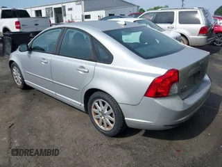 2008 Volvo S40 2.4L с VIN YV1MS382X82376038, выставлен на аукционе IAAI как лот 42236014 с пробегом 139 962 миль миль и . История ставок и продаж доступна на DreamBid. Изображение 3.