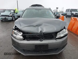 2011 Volkswagen Jetta Sedan SE PZEV with VIN 3VWDZ7AJ3BM332471, listed as a IAAI auction lot 41732964 with 168,920 mi miles. Bid and sale history available at carsss.com. Image 12.