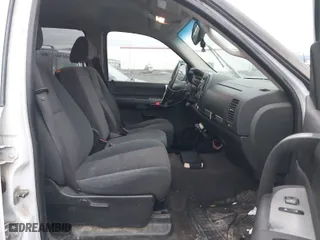 2008 Chevrolet Silverado 1500 LT w/1LT with VIN 2GCEK13MX81133448, listed as a IAAI auction lot 41490543 with 244,563 mi miles. Bid and sale history available at carsss.com. Image 5.