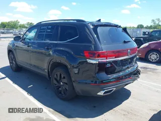2024 Volkswagen Atlas SE z VIN 1V2JR2CA1RC529185, wystawiony jako IAAI lot #42201837 z przebiegiem 17 919 mil mil oraz . Historia ofert i sprzedaży dostępna na DreamBid. Obrazek 3.