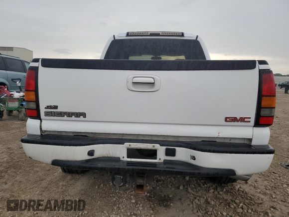 2006 GMC Sierra Denali z VIN 2GTEK63N761316163, wystawiony jako Copart lot #59637545 z przebiegiem 228 952 mil mil oraz Czysty tytuł • Clean title. Historia ofert i sprzedaży dostępna na DreamBid. Obrazek 6.