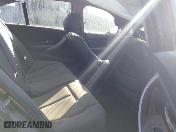 2018 BMW 3 Series 320i xDrive z VIN WBA8A3C52JA494542, wystawiony jako IAAI lot #41371426 z przebiegiem Nie podano mil oraz . Historia ofert i sprzedaży dostępna na DreamBid. Obrazek 8.