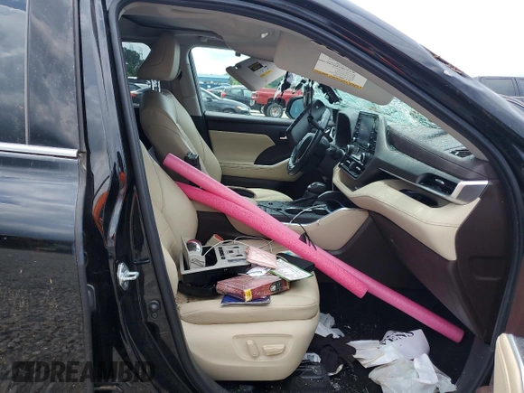 2021 Toyota Highlander XLE with VIN 5TDGZRAH2MS521284, listed as a Copart auction lot 59986685 with 106,610 mi miles and Salvage title. Bid and sale history available at DreamBid. Image 7.