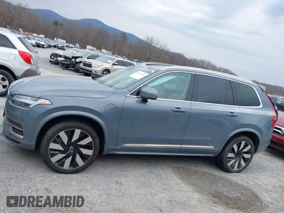 2023 Volvo XC90 Ultimate Bright Theme with VIN YV4H60CA3P1950747, listed as a IAAI auction lot 41677410 with 27,723 mi miles and . Bid and sale history available at DreamBid. Image 15.