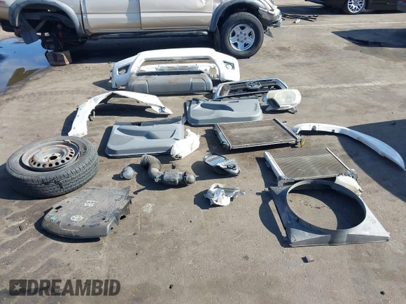 2014 Toyota Tacoma with VIN 3TMMU4FN9EM062808, listed as a IAAI auction lot 41450058 with 192,628 mi miles and . Bid and sale history available at DreamBid. Image 12.