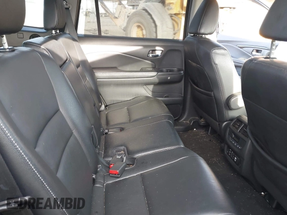 2017 Honda Pilot Touring with VIN 5FNYF6H9XHB062171, listed as a IAAI auction lot 41927969 with 210,633 mi miles. Bid and sale history available at carsss.com. Image 8.