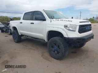 2016 Toyota Tundra SR5 z VIN 5TFDW5F15GX491017, wystawiony jako IAAI lot #42033427 z przebiegiem 97 290 mil mil oraz . Historia ofert i sprzedaży dostępna na DreamBid. Obrazek 1.