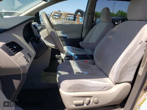 2011 Toyota Sienna LE AAS with VIN 5TDKK3DCXBS133891, listed as a Copart auction lot 55471475 with 132,676 mi miles and Clean Title. Bid and sale history available at carsss.com. Image 7.