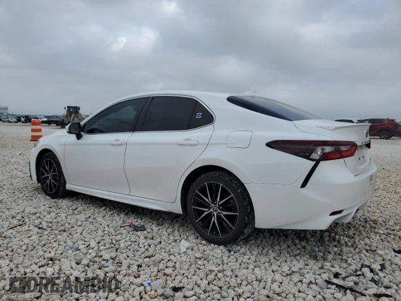 2022 Toyota Camry SE with VIN 4T1G11AKXNU702906, listed as a Copart auction lot 51081115 with 39,702 mi miles and Clean Title. Bid and sale history available at DreamBid. Image 2.