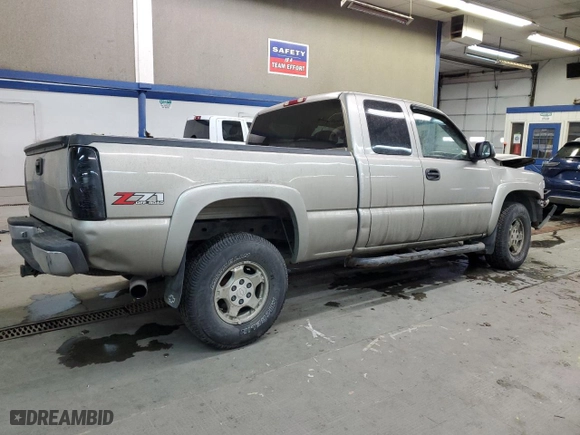 2001 Chevrolet Silverado 1500 LT with VIN 2GCEK19T411297380, listed as a Copart auction lot 44076985 with 195,532 mi miles and Salvage Title. Bid and sale history available at carsss.com. Image 3.