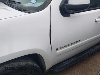 2008 Chevrolet Suburban LTZ с VIN 1GNFC16088R121145, выставлен на аукционе IAAI как лот 41327123 с пробегом 207 489 миль миль и . История ставок и продаж доступна на DreamBid. Изображение 6.