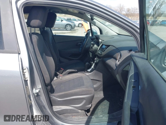 2020 Chevrolet Trax LS with VIN 3GNCJNSB6LL208534, listed as a IAAI auction lot 41923764 with 88,009 mi miles. Bid and sale history available at carsss.com. Image 5.