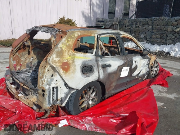 2020 Volvo XC60 Momentum with VIN YV4102RK1L1498404, listed as a IAAI auction lot 38710863 with 31,929 mi miles and . Bid and sale history available at DreamBid. Image 4.