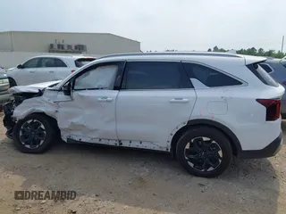 2024 Kia Sorento S z VIN 5XYRLDJC9RG292270, wystawiony jako IAAI lot #42316441 z przebiegiem 25 657 mil mil oraz . Historia ofert i sprzedaży dostępna na DreamBid. Obrazek 14.