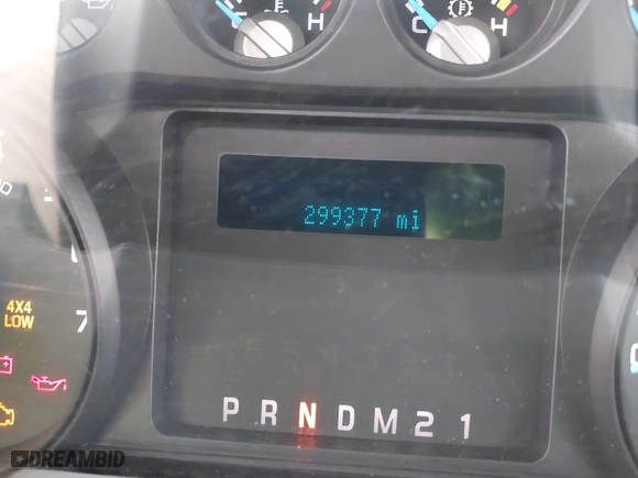 2015 Ford Super Duty F-250 SRW XLT with VIN 1FT7X2B60FEB13045, listed as a IAAI auction lot 41986898 with 299,377 mi miles. Bid and sale history available at carsss.com. Image 7.