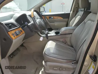 2011 Lincoln MKX z VIN 2LMDJ6JK9BBJ12766, wystawiony jako Copart lot #57494185 z przebiegiem 101 379 mil mil oraz Szkoda całkowita • Salvage title. Historia ofert i sprzedaży dostępna na DreamBid. Obrazek 7.