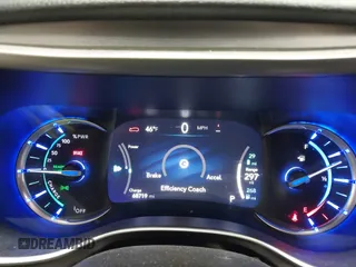 2021 Chrysler Pacifica Hybrid Touring L with VIN 2C4RC1L71MR581260, listed as a IAAI auction lot 42014401 with 68,719 mi miles and . Bid and sale history available at DreamBid. Image 7.