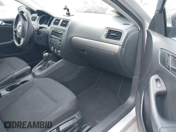 2015 Volkswagen Jetta Sport with VIN 3VWD17AJ5FM307746, listed as a IAAI auction lot 41506413 with 113,297 mi miles and . Bid and sale history available at DreamBid. Image 5.