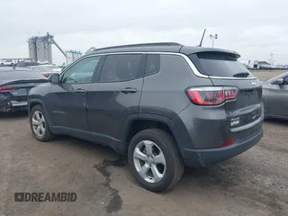 2020 Jeep Compass Latitude z VIN 3C4NJDBB4LT205322, wystawiony jako IAAI lot #42589298 z przebiegiem 50 665 mil mil oraz . Historia ofert i sprzedaży dostępna na DreamBid. Obrazek 3.