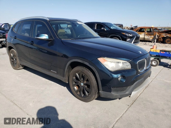 2013 BMW X1 xDrive28i with VIN WBAVL1C56DVR88434, listed as a Copart auction lot 52126925 with 136,187 mi miles and Salvage Title. Bid and sale history available at carsss.com. Image 4.