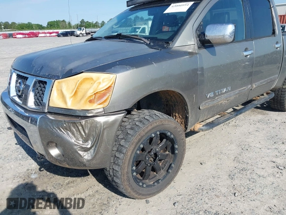 2006 Nissan Titan LE z VIN 1N6BA07B86N566431, wystawiony jako IAAI lot #42000954 z przebiegiem 230 325 mil mil oraz . Historia ofert i sprzedaży dostępna na DreamBid. Obrazek 6.
