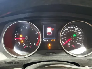 2020 Volkswagen Tiguan SE z VIN 3VV3B7AX2LM075653, wystawiony jako Copart lot #54601595 z przebiegiem 132 879 mil mil oraz Szkody całkowita. Historia ofert i sprzedaży dostępna na DreamBid. Obrazek 9.