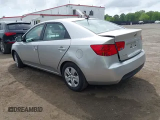 2013 Kia Forte LX z VIN KNAFT4A29D5724932, wystawiony jako IAAI lot #42187065 z przebiegiem Nie podano mil oraz . Historia ofert i sprzedaży dostępna na DreamBid. Obrazek 3.