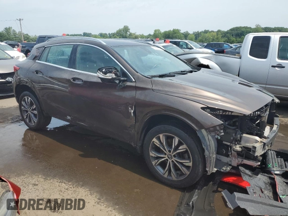 2018 Infiniti QX30 Premium with VIN SJKCH5CR3JA041812, listed as a Copart auction lot 61630184 with 97,144 mi miles and Salvage Title. Bid and sale history available at carsss.com. Image 4.