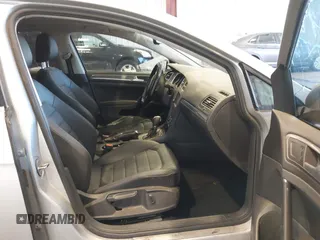 2017 Volkswagen Golf S z VIN 3VWH17AU9HM532332, wystawiony jako IAAI lot #41996360 z przebiegiem 105 854 mil mil oraz . Historia ofert i sprzedaży dostępna na DreamBid. Obrazek 5.
